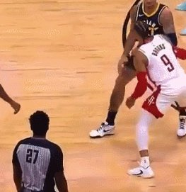 开云登录入口-火箭首秀5分钟掏裆被驱逐 恶人狄龙的“标准亮相”