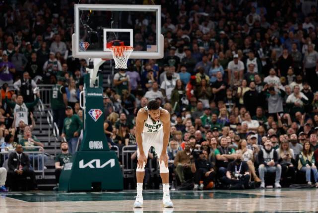 开云平台登录-雄鹿为何打不好第四节？字母哥累了or布登自毁长城